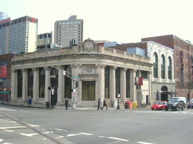 800px-Berklee_College_of_Music_-_IMG_2984