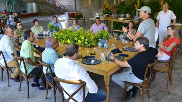 Mesa de trabajo con Carlos Vives - Fundación FLV