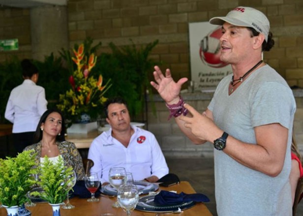 Mesa de trabajo con Carlos Vives