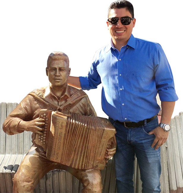 Julián Mojica tiene su propio monumento por haberse coronado como Rey Vallenato-1