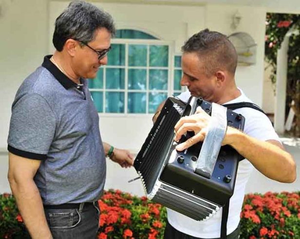 Julián Rojas volvió a tocar el acordeón y se sintió feliz