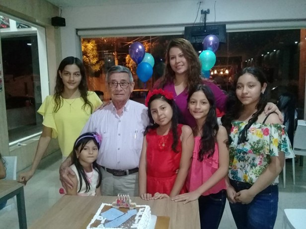 LUCHO MENDOZA Y NIETAS