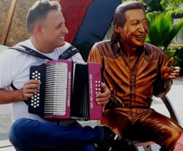 El-Rey-Vallenato-Julián-Rojas-no-se-cansa-de-sonreír-porque-nota-que-Dios-cambió-su-vida-Foto-Juan-Rincón-Vanegas